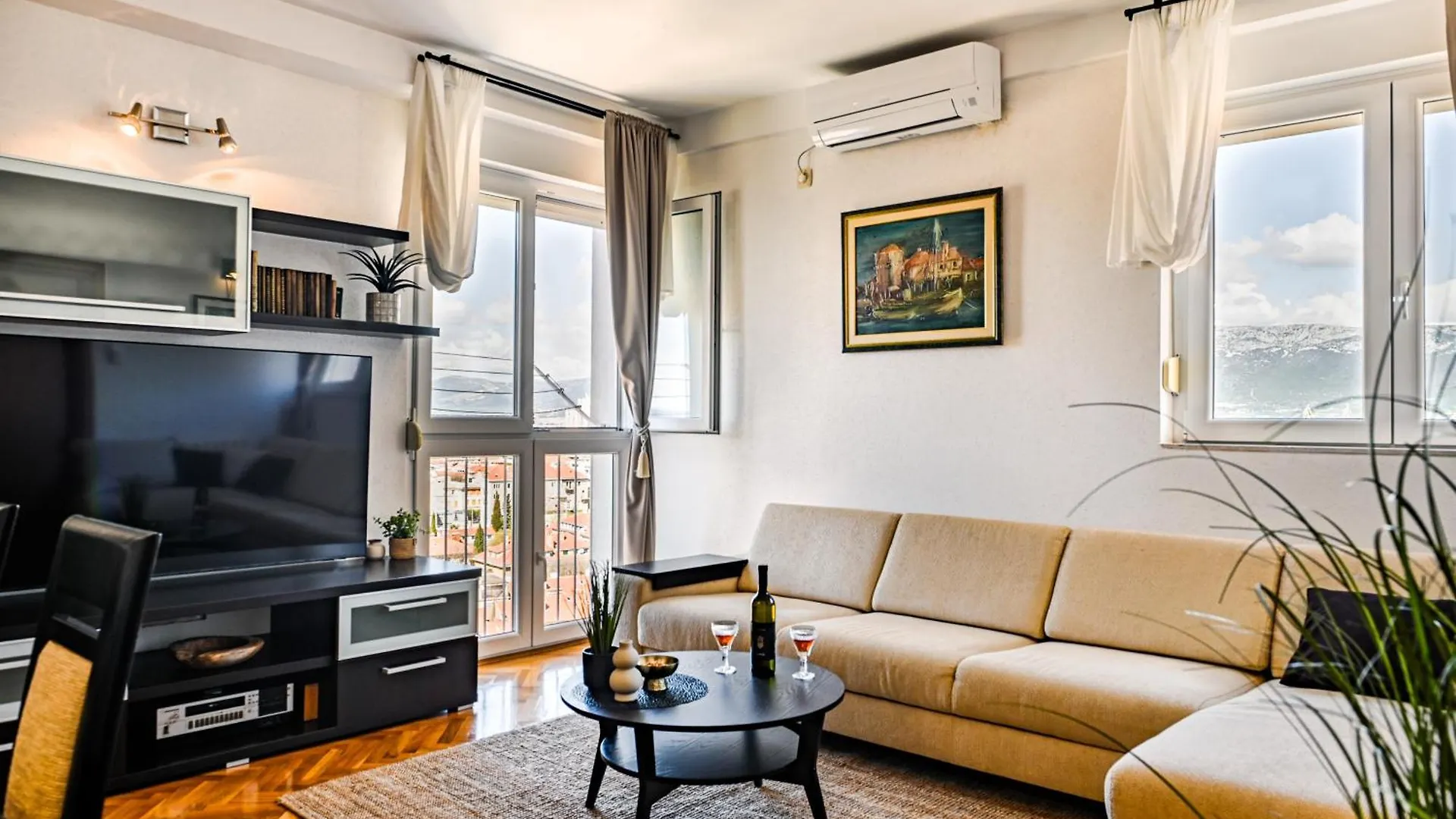 Maria&Jerry Apartment Split