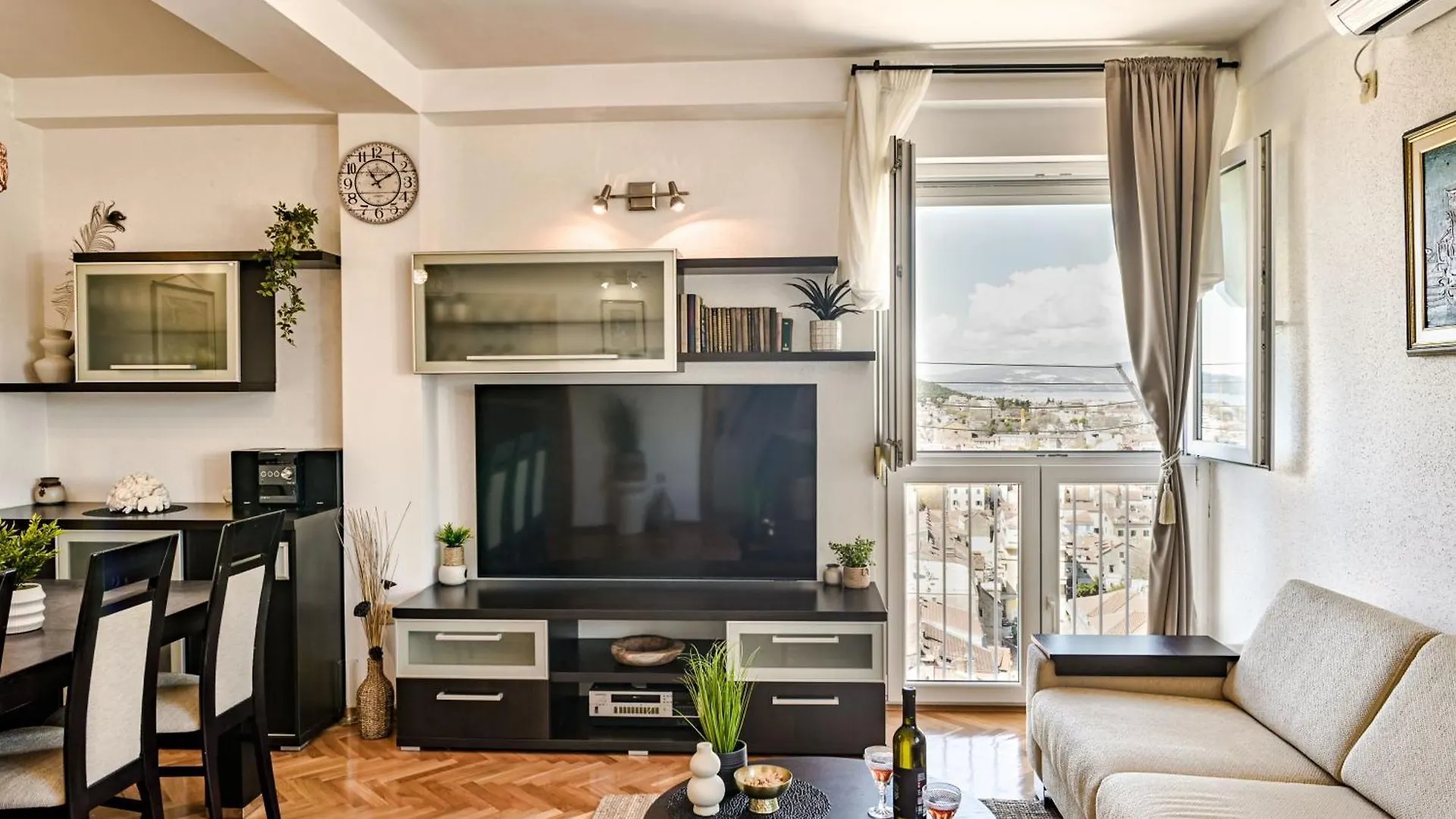 Maria&Jerry Apartment Split