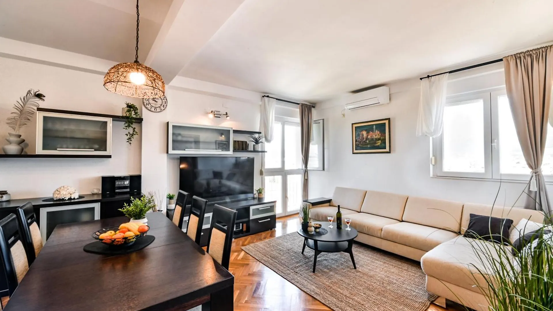 Maria&Jerry Apartment Split