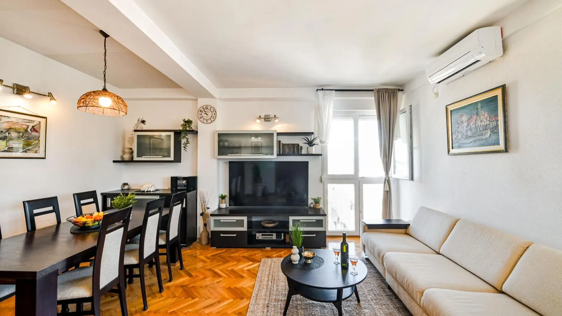 Maria&Jerry Apartment Split
