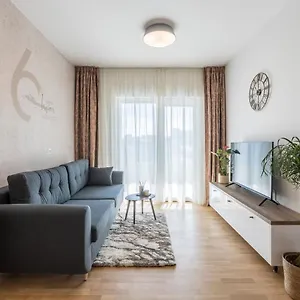 6 Islands - & Business - Free Garage Parking Apartament